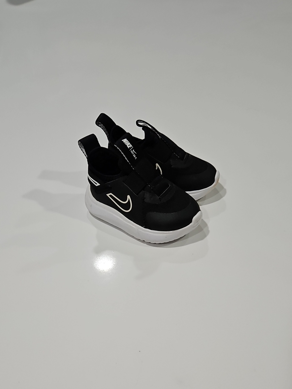 Nike Baby Size 4c Black and White Sneakers Like New